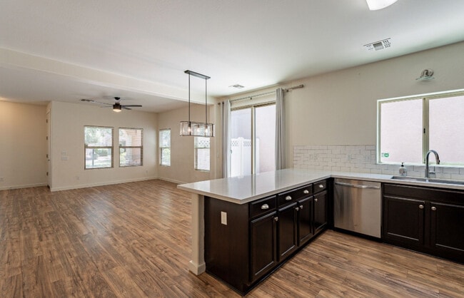 Photo - 1061 S Hawk Ln