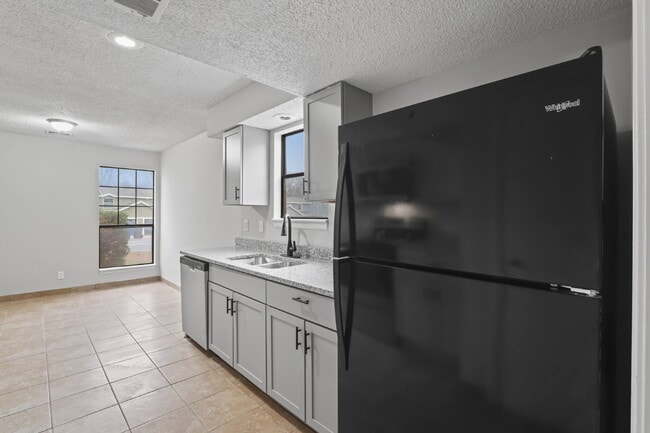 Photo - 3 Bedroom duplex in Olathe!