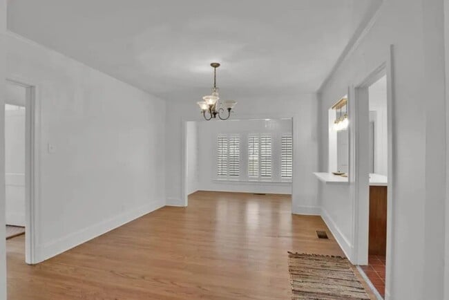 Photo - Albany Avenue