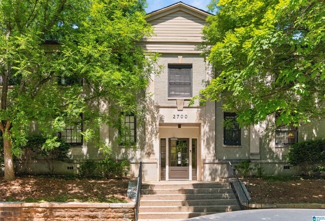 Building Photo - 2700 Highland Ave Unit 201