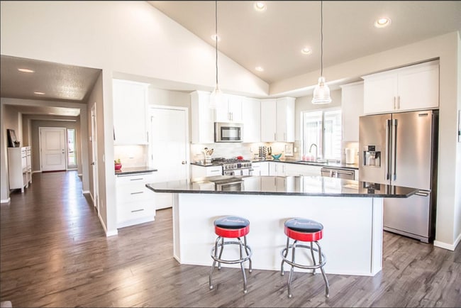 Photo - 1960 N Oakland St