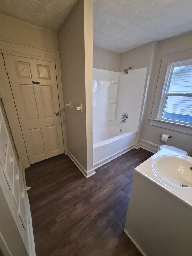 Photo - 323 Bedford Ave NW