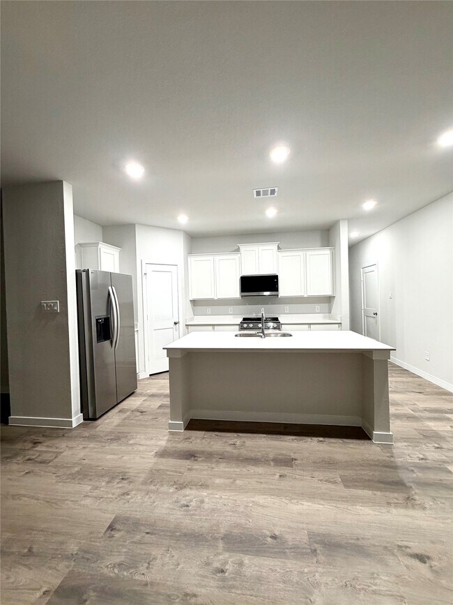 Photo - 533 Shoreview Dr