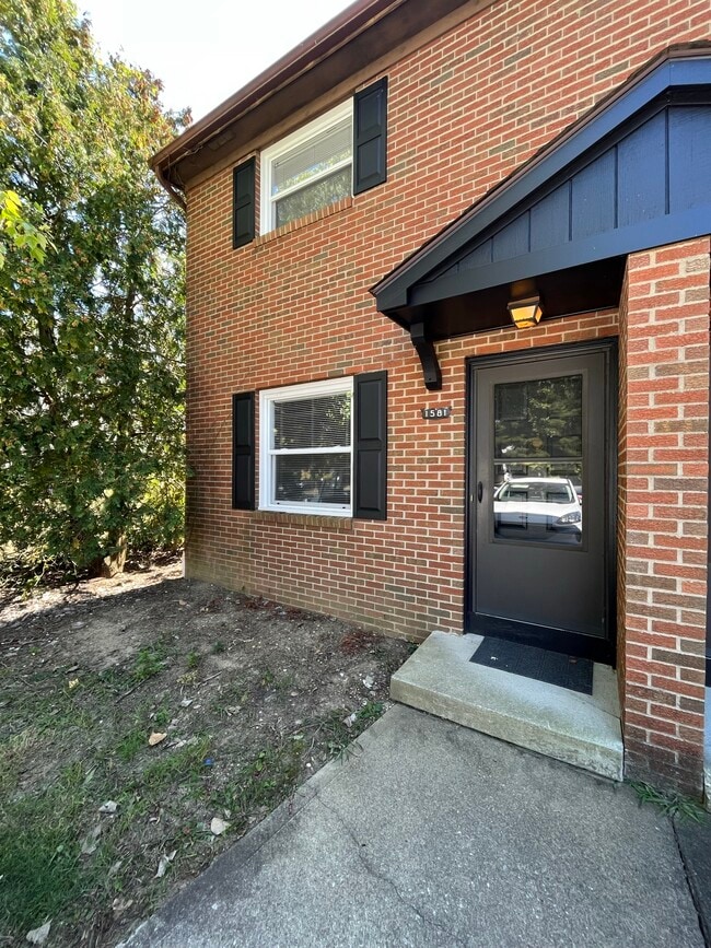 Building Photo - 1581 Park Place Dr Rental