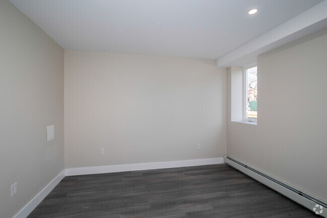 1BR, 1BA - Bedroom - Borbeck Court