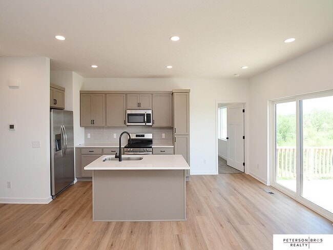 Building Photo - 14802 Bruning St Rental