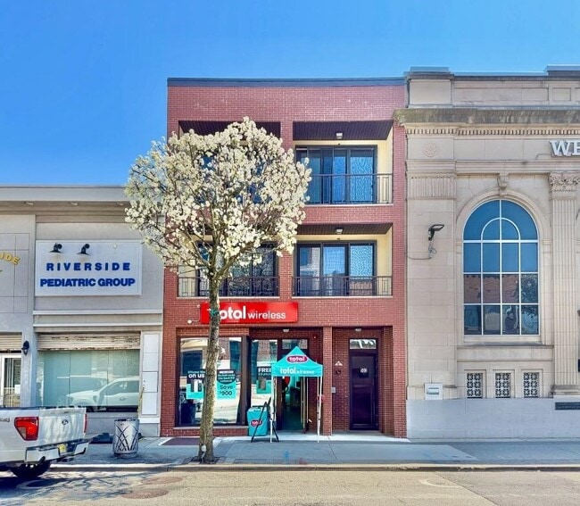 Building Photo - 502 Broadway Unit 301