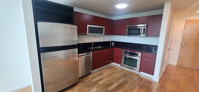 Photo - 253 NE 2nd St Unidad 631