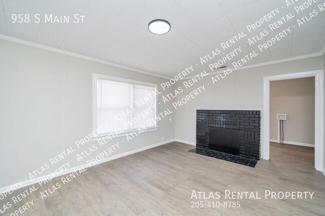 Photo - 958 S Main St