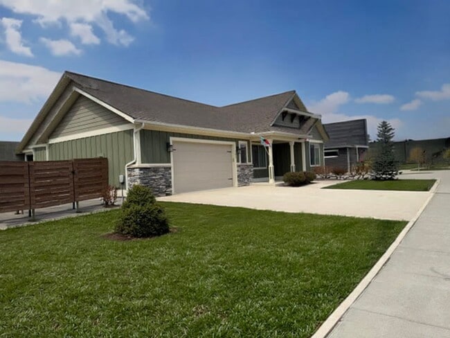 Photo - Gorgeous Silverbrook Home