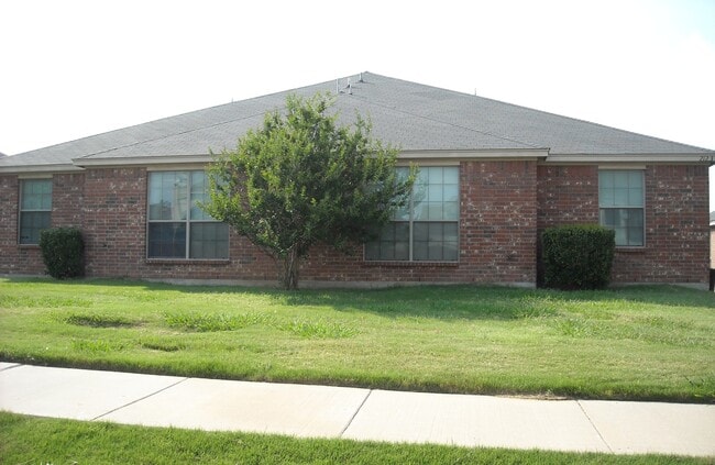 Building Photo - RAGLAND2121-23 Unit 2123