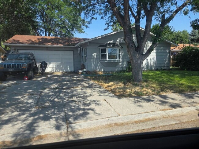 Building Photo - 410 W 4th N