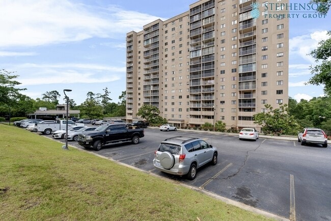 Building Photo - Remodeled High Rise in Forest Acres