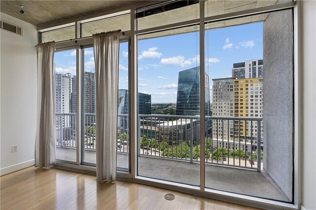 Building Photo - 950 W Peachtree St NW Unit 1413