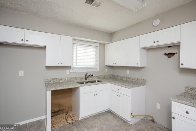 Photo - 140 Paces Way