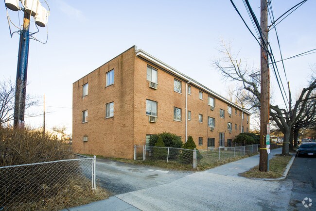 Building Photo - Hampton Park Apartments