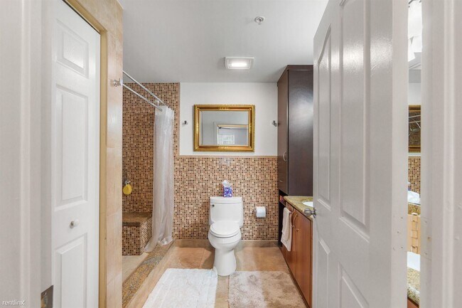 Photo - 3 br, 2 bath House - 250 NE 3rd Ave # 1412