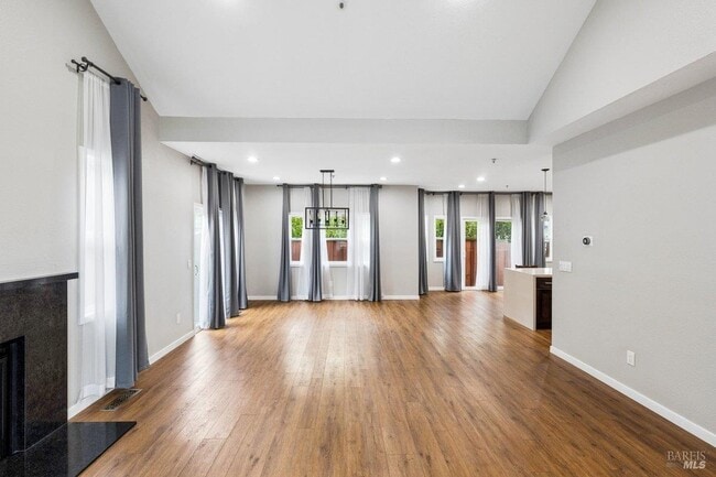 Photo - 4 Courtney Ln