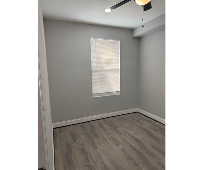 615 N Clinton St Unit BB AVAILABLE PRIV/BATH $800 BB