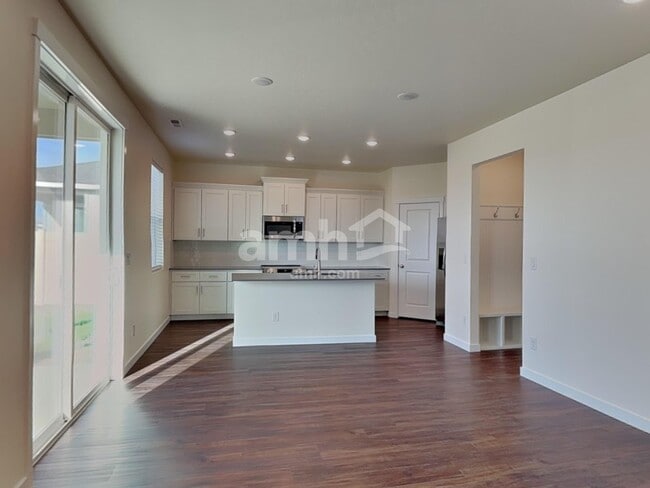 Photo - 1519 N Barkvine Ave