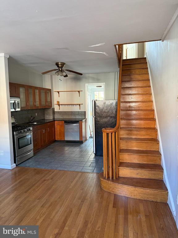 Photo - 3265 Salmon St