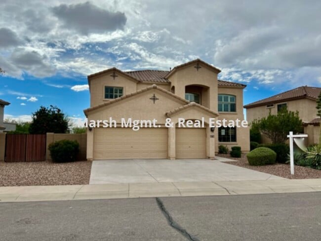 Beautiful 2-story, 5 bedroom home with poo... - Beautiful 2-story, 5 bedroom home with poo...