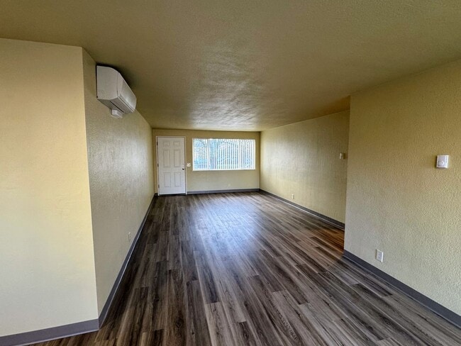 Photo - 2-Bed, 1-Bath Duplex – Great Location!