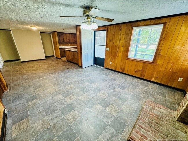 1003 James St