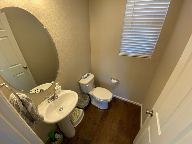 Photo - 4 Bed 4 Bathroom Home in Banning Lewis With Fished Basement!!