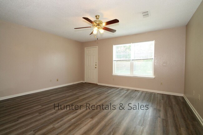 Photo - 3704 Hereford Ln
