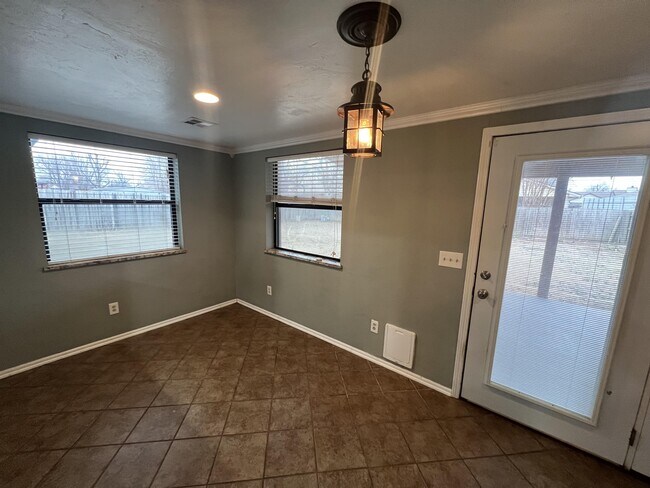 Photo - 628 Waterview Rd