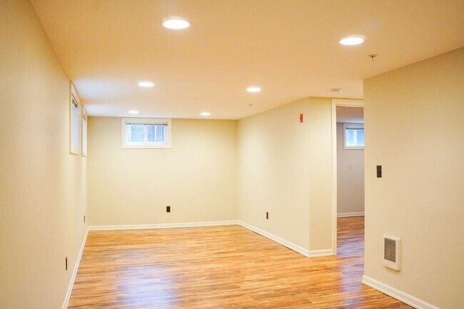 Photo - Beautifully Updated 2-Bed w/Condo Grade Fi... Unit 05
