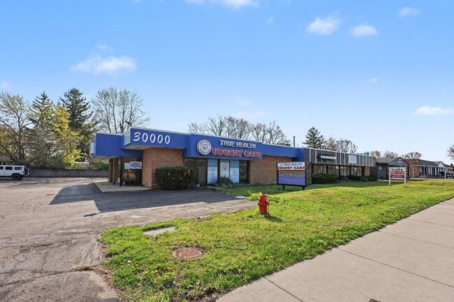 Building Photo - 30000 Orchard Lake Rd