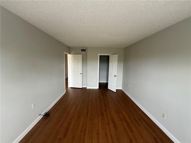 Photo - 332 Riverbend Dr Unit 332
