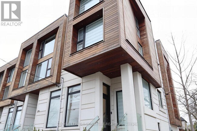Photo - 3062 Bayview Ave