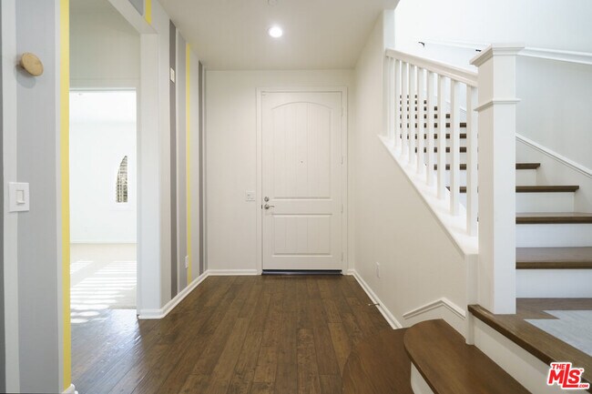 Photo - 73 City Stroll