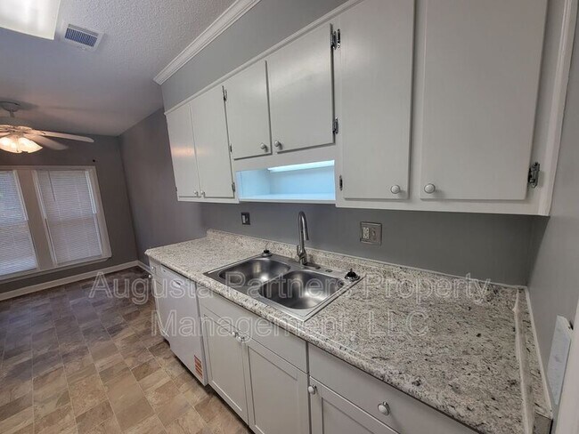 Photo - 3528 Woodlake Rd