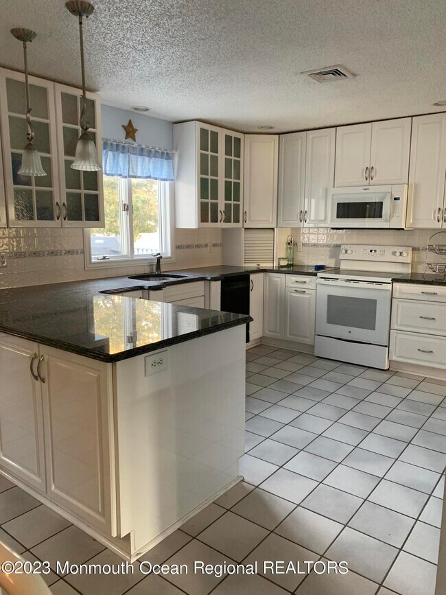Photo - 107 Carlton Pl