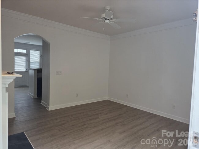 Photo - 109 Chawton Ln