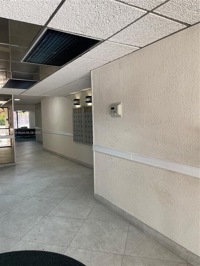 Photo - 5530 NW 44th St Unidad 103C