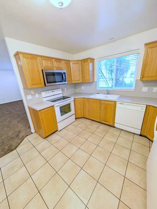 Photo - 361 E 1420 S