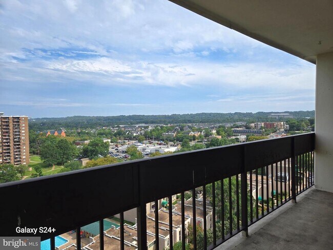 Building Photo - 5300 Holmes Run Pkwy Unit PH11 Rental