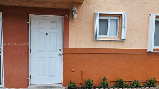 Building Photo - 8079 NW 8th St Unit 9