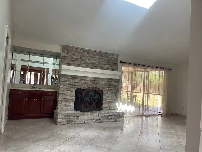 Photo - 305 W Sweetwater Creek Dr