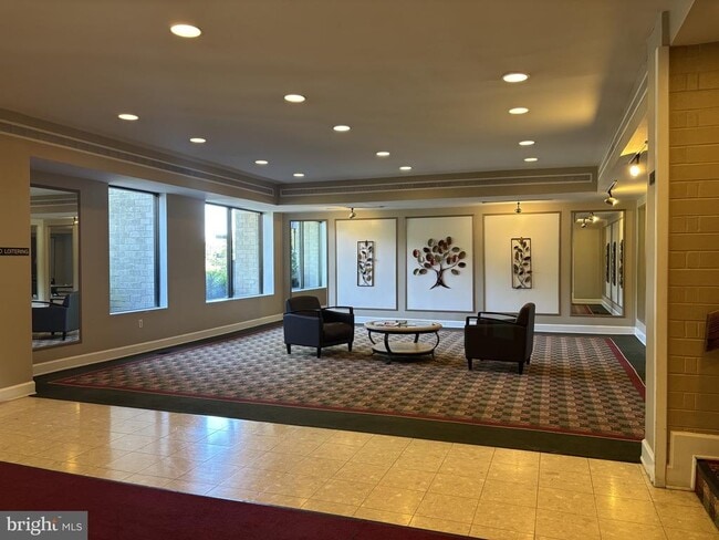 Photo - 6001 Arlington Blvd Unit 307