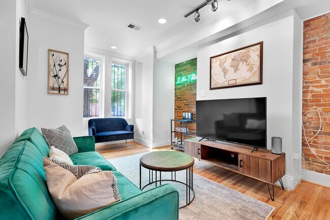 Photo - 1037 5th St NE Unit House