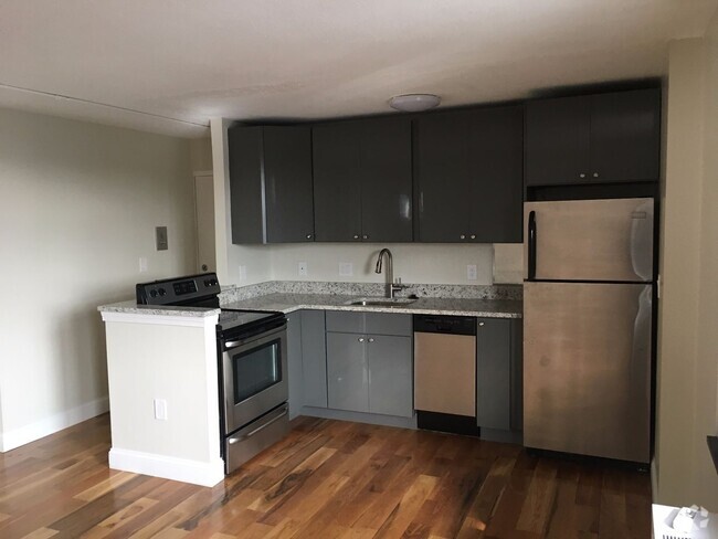 Building Photo - Avl Now- Updated, sunny 1BR in Cushing Sq ... Rental