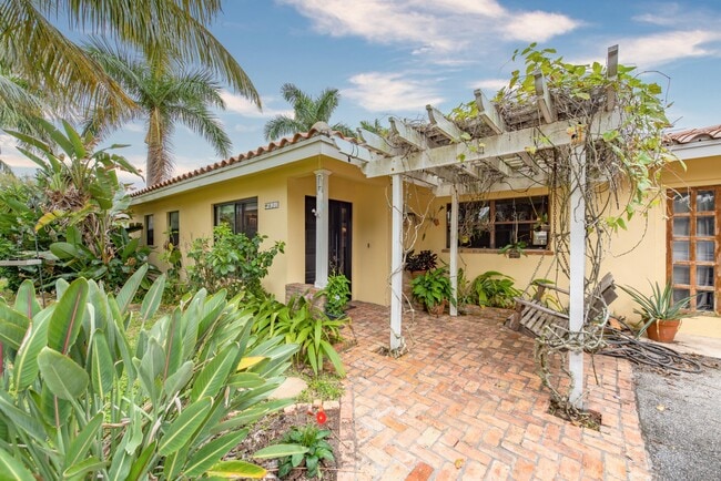 Photo - 420 NE 36th St