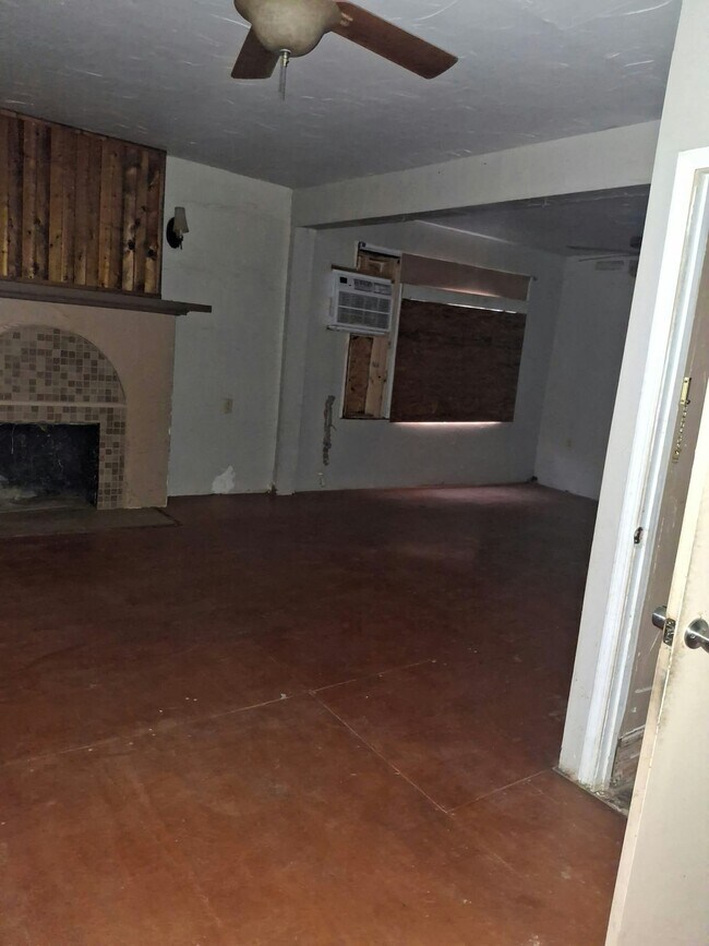 Photo - 311 W 5th St