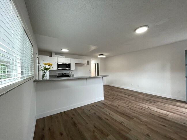 Photo - 10736 Magnolia Blvd